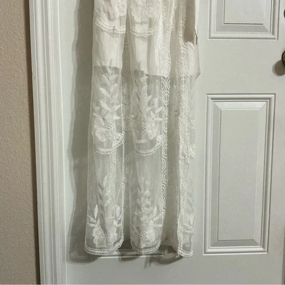 Elegant White Lace Dress - Picture 4 of 11
